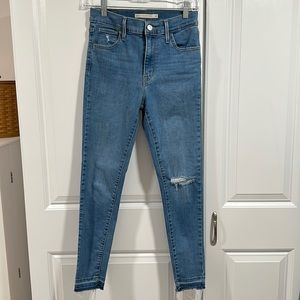 Women’s Levi’s high rise super skinny jeans size 26